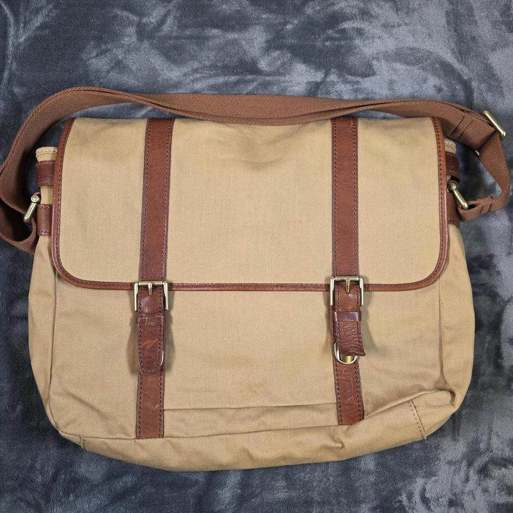 Fossil Canyon Beige Messenger Bag With Leather Detailing And Adjustable Strap